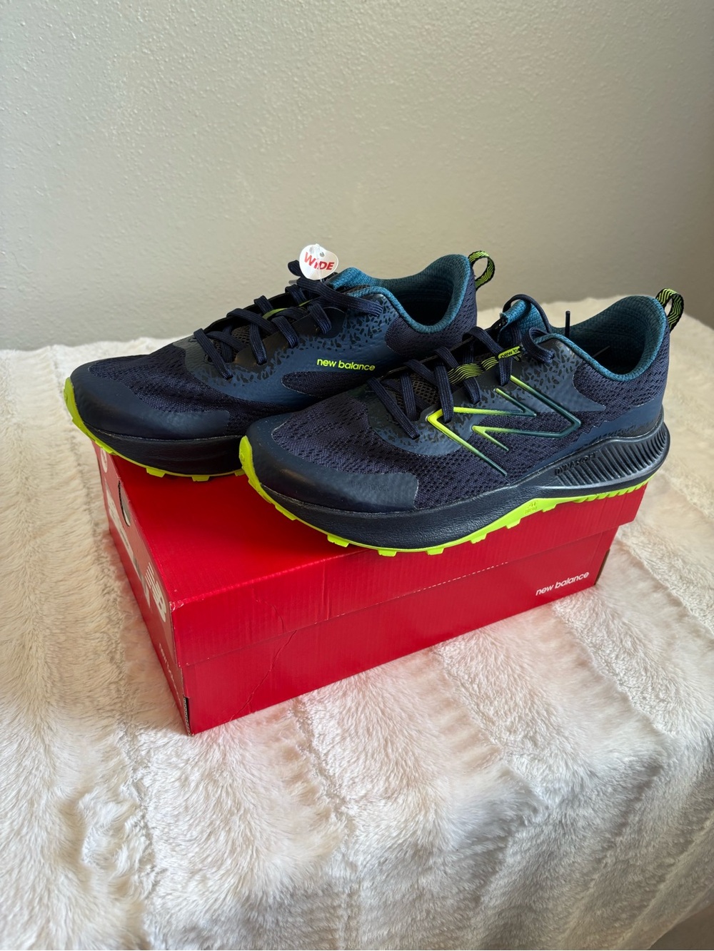 New Balance Kid Boys Navy & Neon Green Trail Running Shoes  Size 7 Wide New